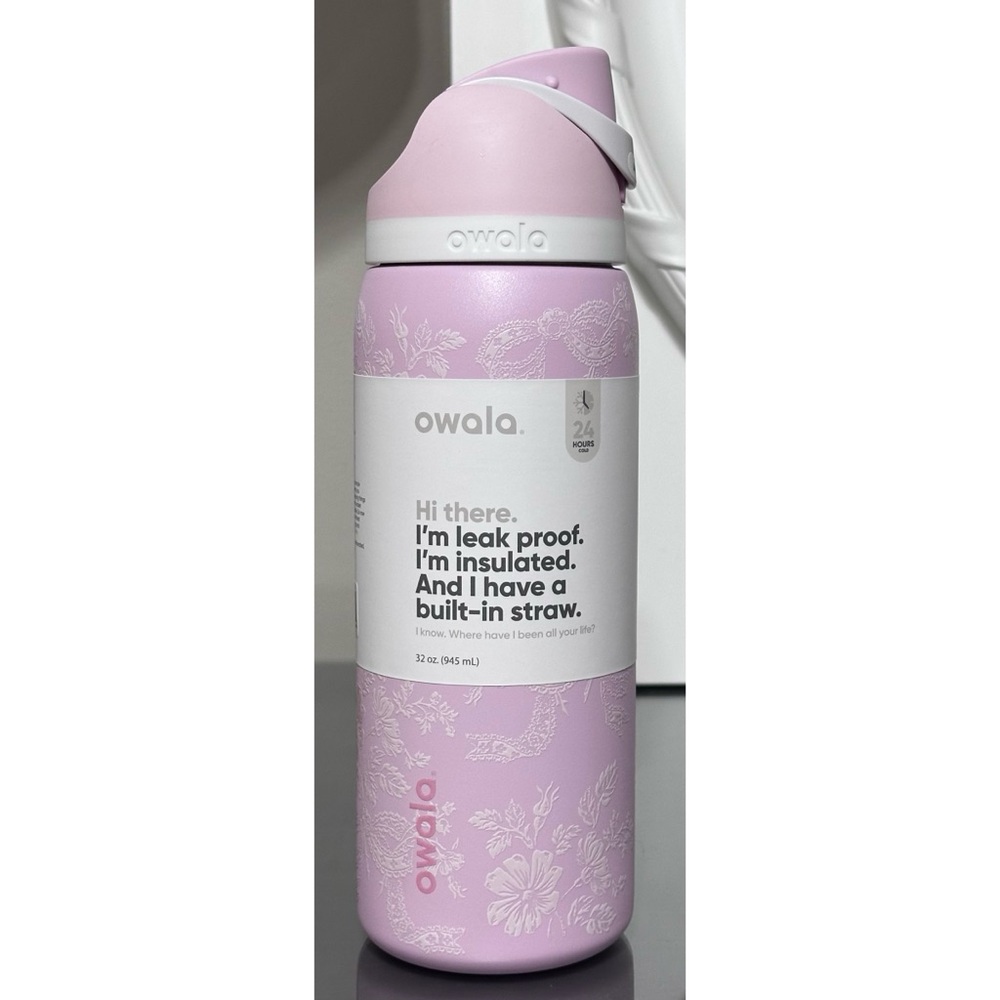 Owala 32oz‎ Freesip Water Bottle, RIBBON TOILE